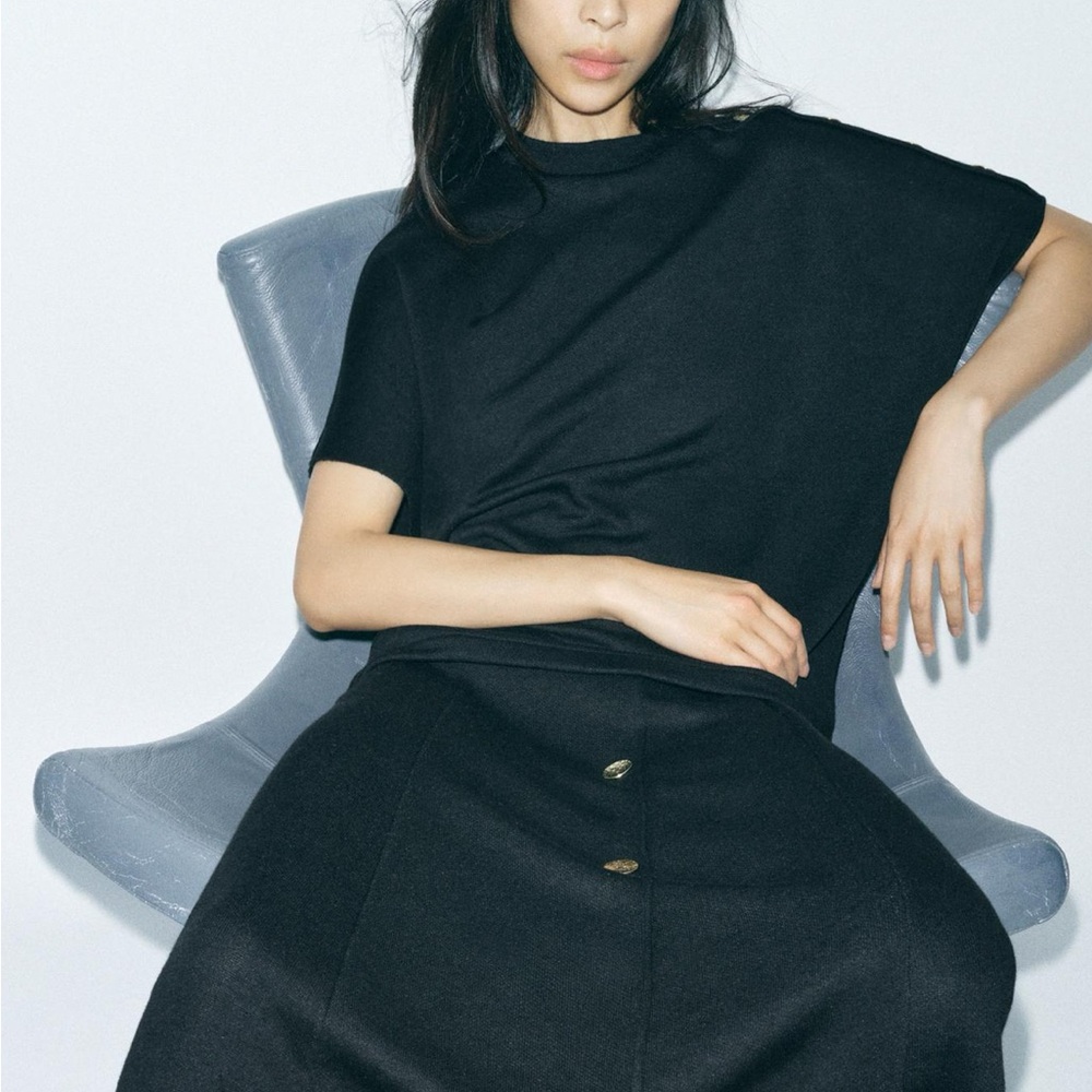 Zara Elegant Black Button-Down Skirt
